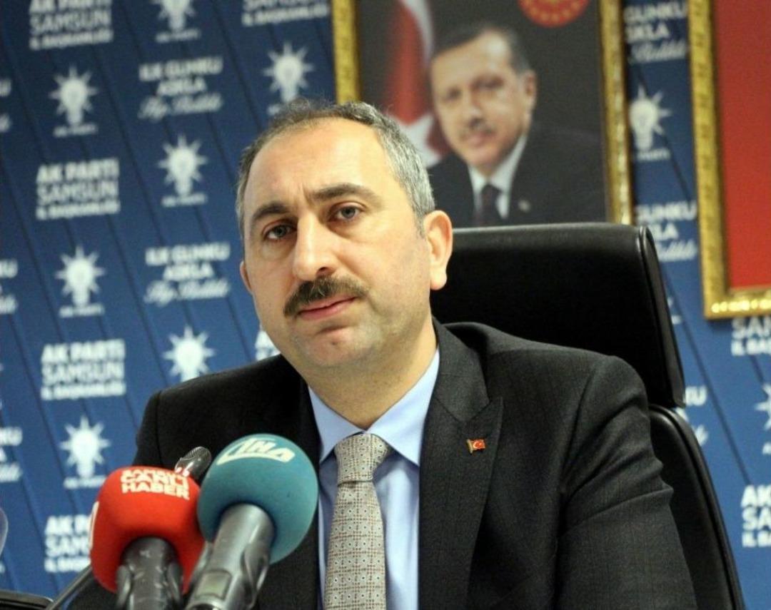 Adalet Bakanı G&uuml;l: "ibadet Edenlerle, İhanet Edenleri Ayırmak Lazım"