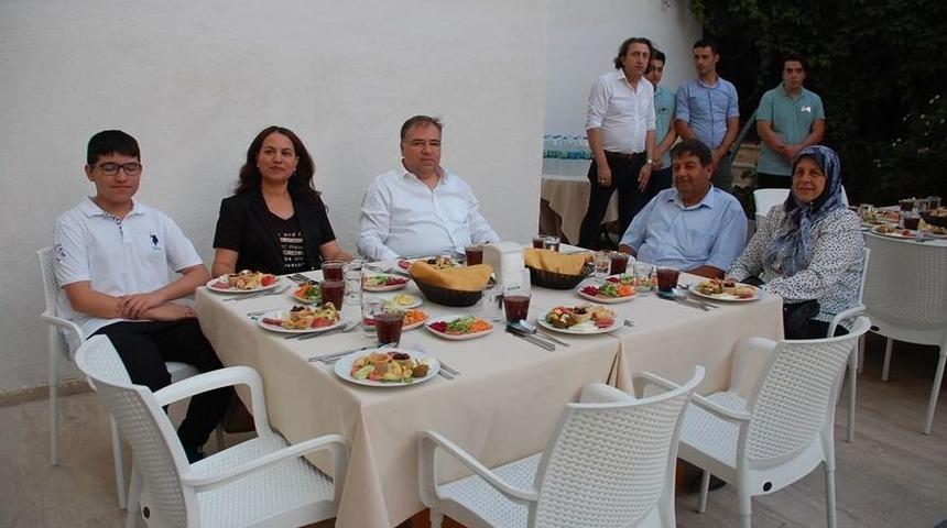 Kaymakam T&uuml;rk&ouml;z Muhtarlarla İftar Yemeğinde Bir Araya Geldi