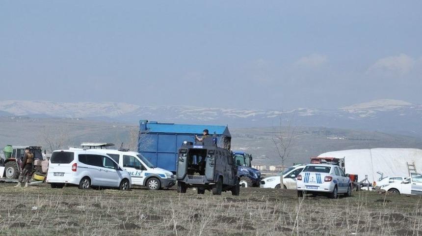 Kars&rsquo;ta Arazi Kavgasında Silahlar &Ccedil;ekildi