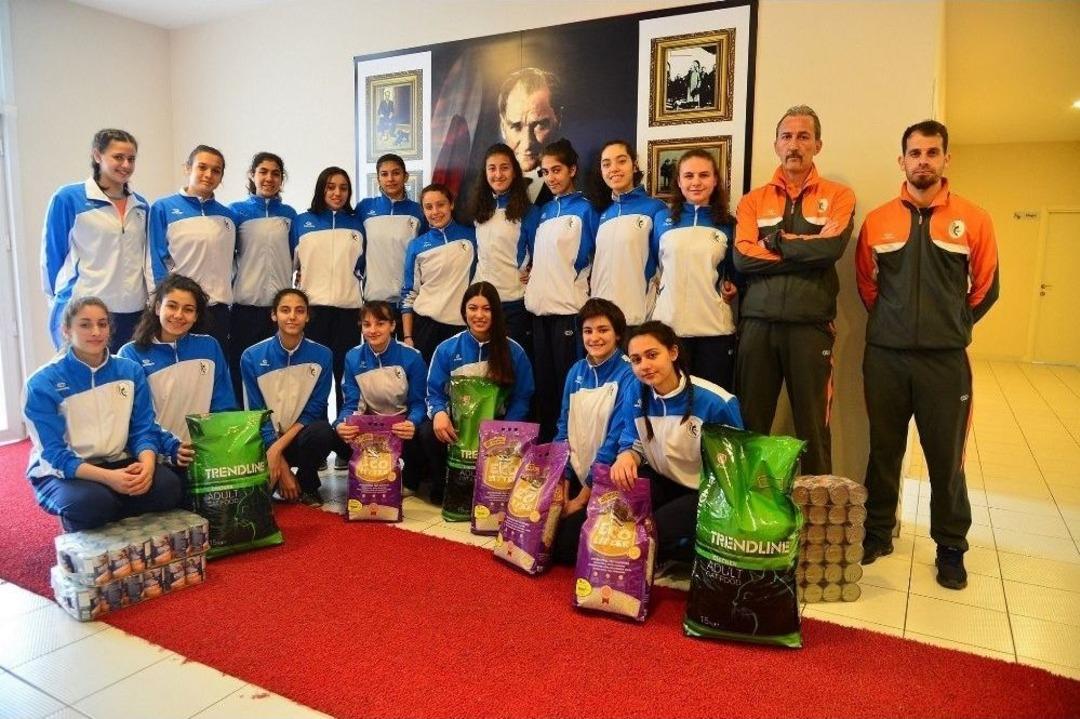 Voleybolcular Duyarlılıklarıyla G&ouml;z Doldurdu