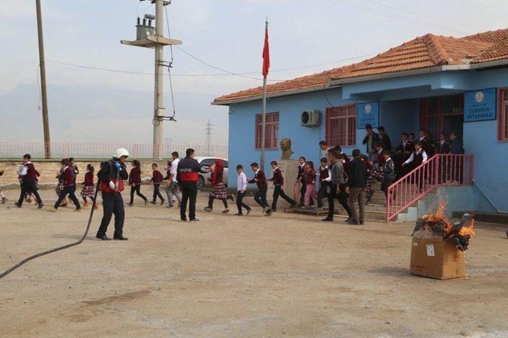 Öğrencilere Sivil Savunma Anlatılarak Yangın Eğitimi Verildi G2