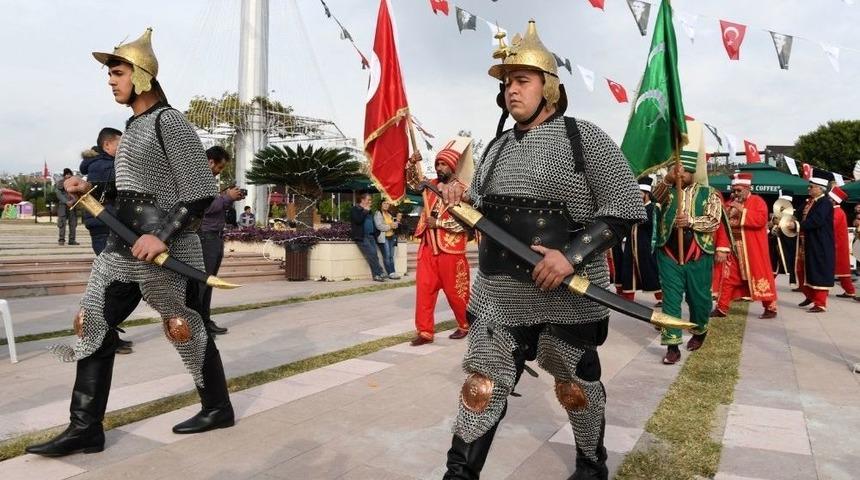 Konyaaltı Kent Meydanı&rsquo;nda &ldquo;mehteran&rdquo; G&ouml;sterisi..