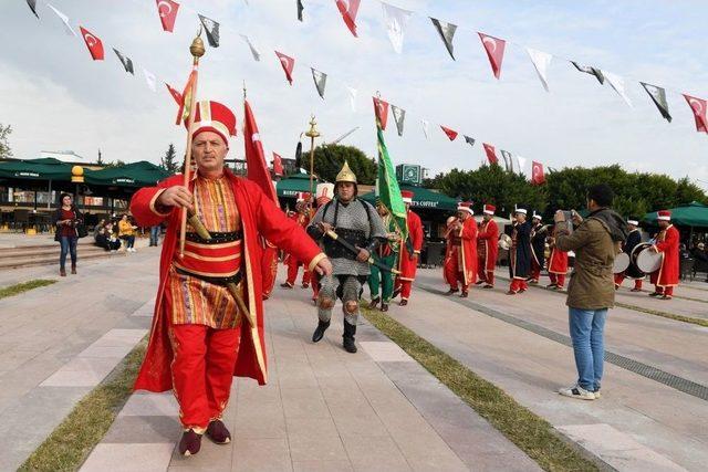 Konyaaltı Kent Meydanı’nda “mehteran” Gösterisi..