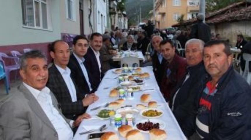 Mahalle İftarına Protokol Eksiksiz Katıldı