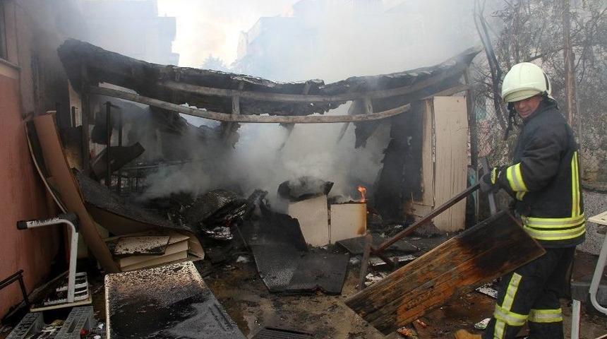 Fet&ouml;&rsquo;n&uuml;n Kapatılan Yurdunda Yangın &Ccedil;ıktı