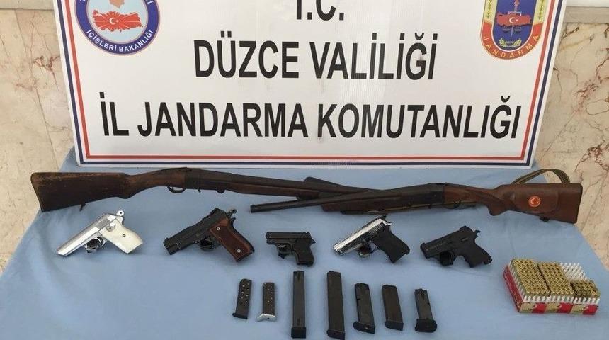 D&uuml;zce&rsquo;de Silah Ka&ccedil;ak&ccedil;ılığına Jandarma Baskını
