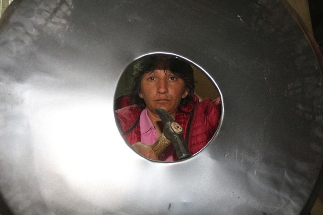 (&ouml;zel Haber) Kaynak Ustası Kadın, Erkeklere Taş &Ccedil;ıkarıyor