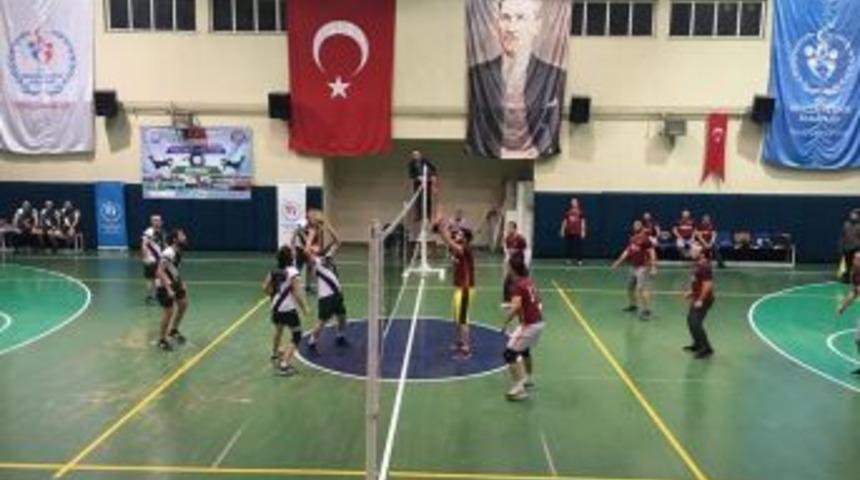 Kaynaşlı Kurumlar Arası Voleybol Turnuvası Sona Erdi
