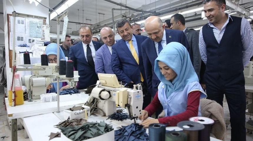 Başbakan Yardımcısı Fikri Işık, Tekstil Çalışanlarını Ziyaret Etti