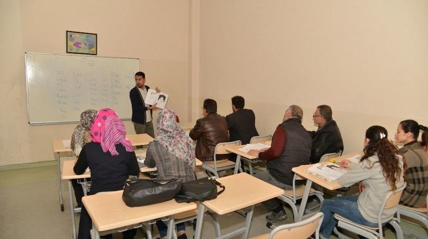 B&uuml;y&uuml;kşehir Belediyesi Okuma-yazma Kursu A&ccedil;tı