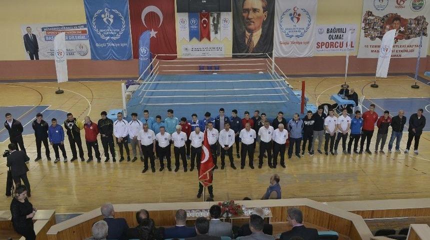 Karaman&rsquo;da &Uuml;niversitelerarası Boks Şampiyonası Başladı