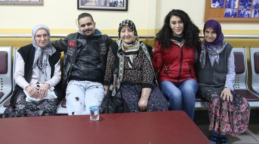Motosikletli Gen&ccedil;lerden Huzurevi Ziyareti