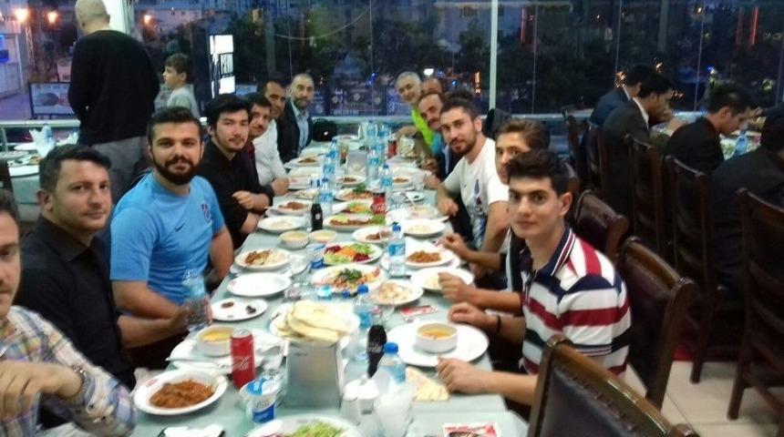 Van Trabzonsporlular Derneği &Uuml;yeleri İftarda Bir Araya Geldi