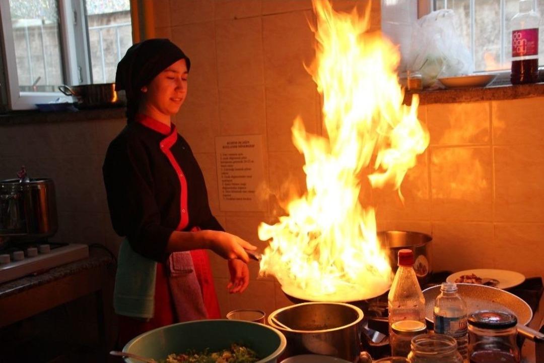 Usta Aş&ccedil;ılara Taş &Ccedil;ıkardılar