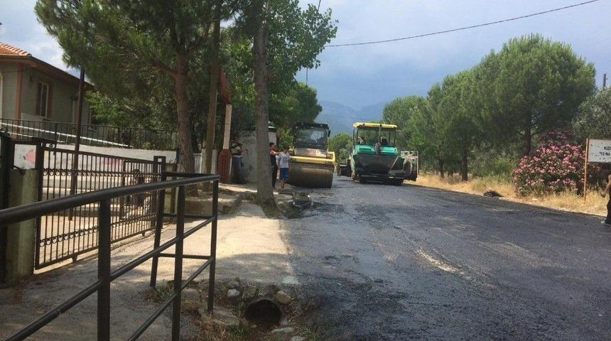 Edremit Kızılke&ccedil;ili&rsquo;de Yol Sevinci