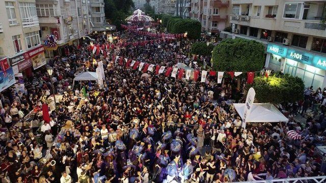 Adana Esnafına Karanfilli Karnaval Teşekkürü