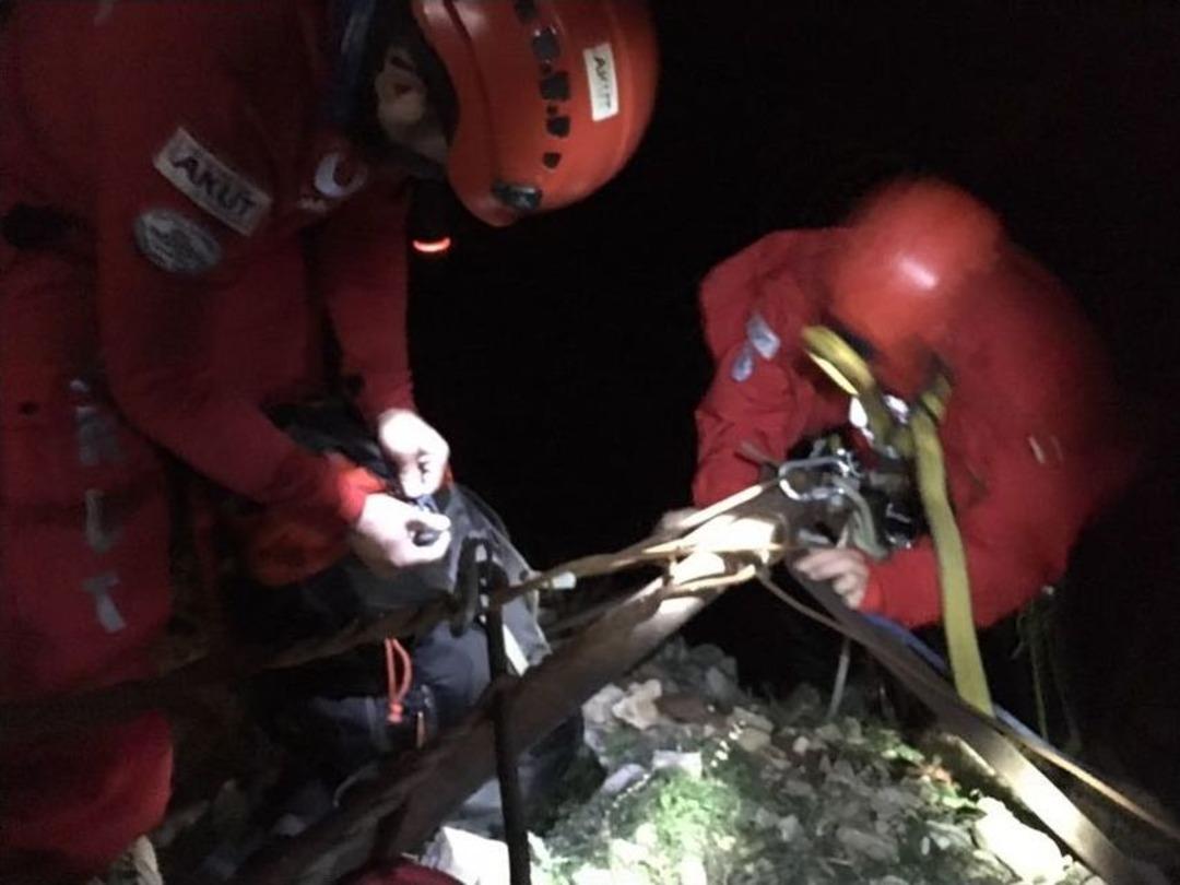 Dağ Y&uuml;r&uuml;y&uuml;ş&uuml;ne &Ccedil;ıkan Gen&ccedil; 8 Saatlik Operasyonla Kurtarıldı