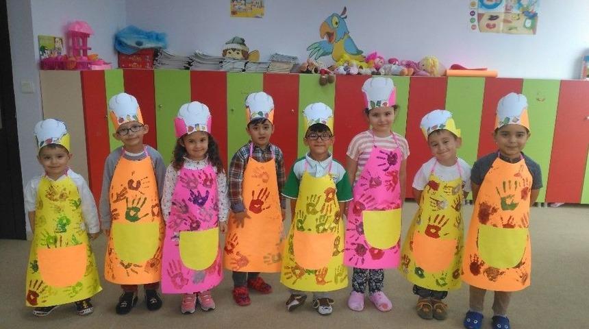 Nezaket Okulunda Minik Aş&ccedil;ılar İş Başında