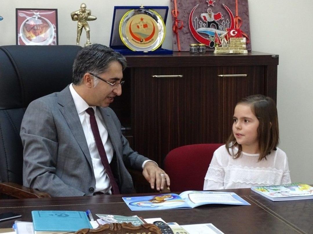 K&uuml;&ccedil;&uuml;k Yazardan B&uuml;y&uuml;k Başarı