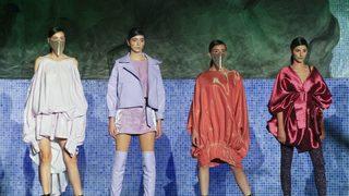 İzmir Ekonomi’den Mezuniyet Defilesi