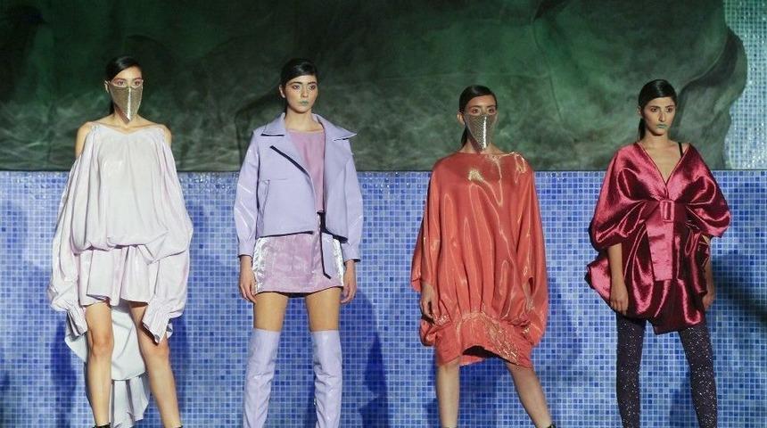 İzmir Ekonomi&rsquo;den Mezuniyet Defilesi