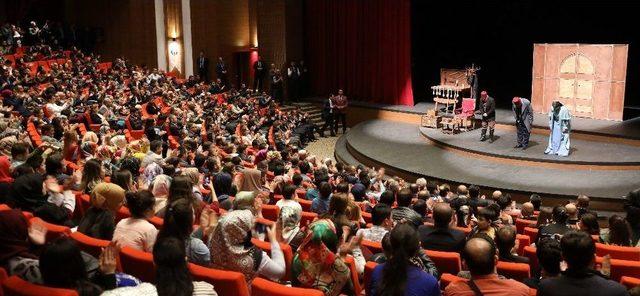 “usta” Oyunu Gaün’de Beğeniyle İzlendi