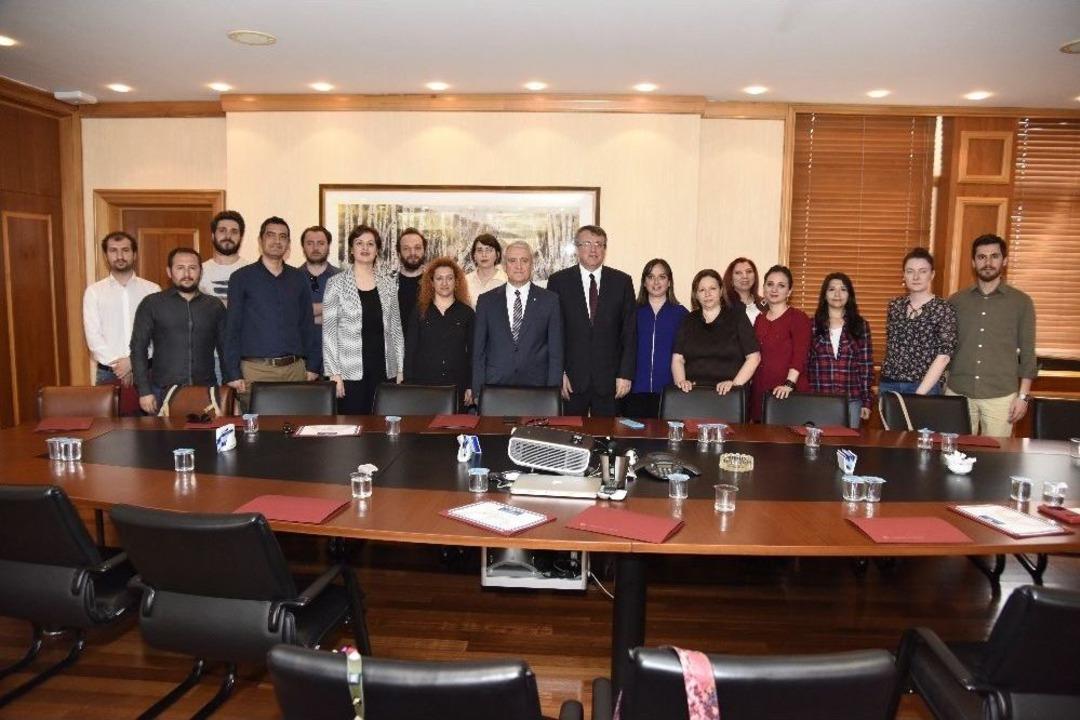 &lsquo;ana-dil: T&uuml;rk&ccedil;e&rsquo; Proje Ekibi Rekt&ouml;r G&uuml;ndoğan&rsquo;ı Ziyaret Etti