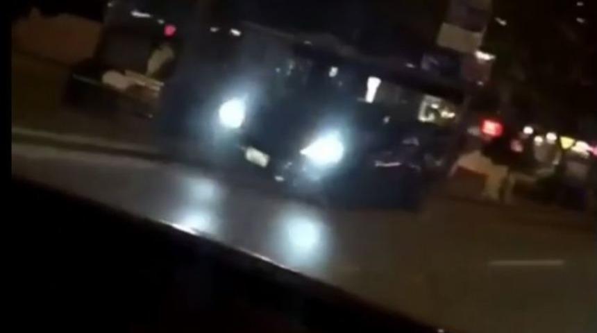 (&ouml;zel Haber) Trafik Magandası Kaldırıma &Ccedil;ıktı, Faciadan D&ouml;n&uuml;ld&uuml;