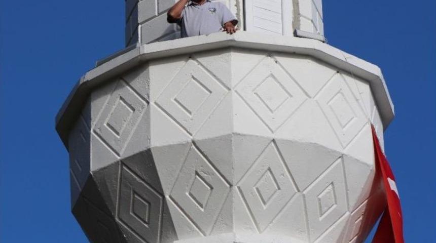 Telefon &Ccedil;eksin Diye Ya Ağaca Ya Da Minareye &Ccedil;ıkıyorlar