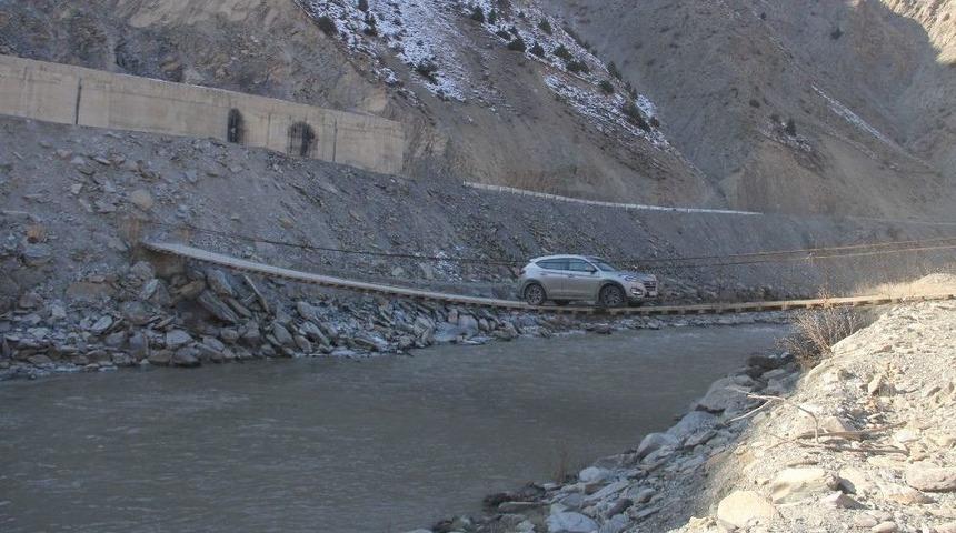 Bu Asma K&ouml;pr&uuml;den Ge&ccedil;mek Cesaret İstiyor