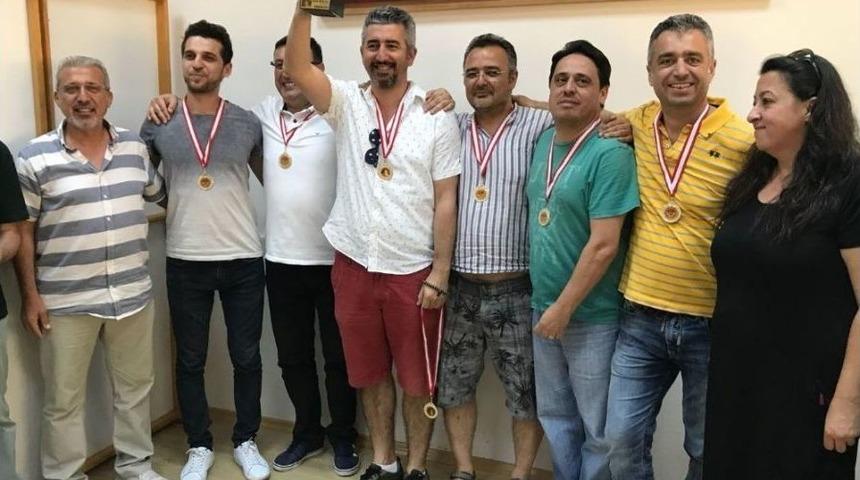 Altay Fırtınası Plajda Esti