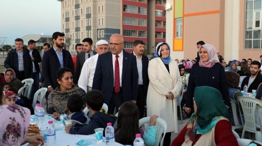 Afyonkarahisar Belediyesi&rsquo;nin İftar Sofrası D&ouml;rtyol&rsquo;da Kuruldu