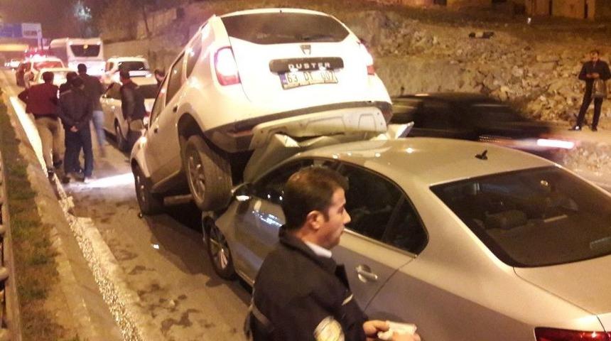 (&ouml;zel Haber) Zincirleme Kazada Ara&ccedil;lar &Uuml;st &Uuml;ste Bindi