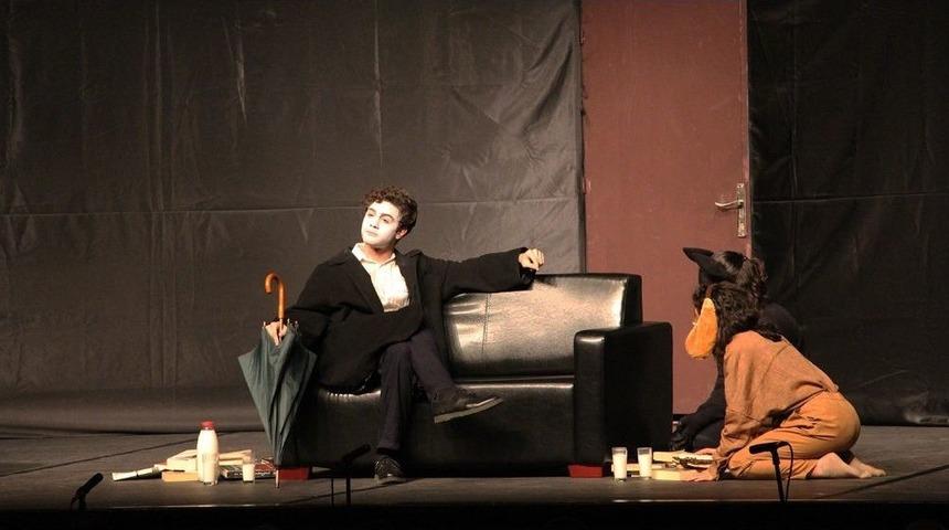 "bir Delinin Hatıra Defteri" &Ouml;ğrenciler Tarafından Sergilendi