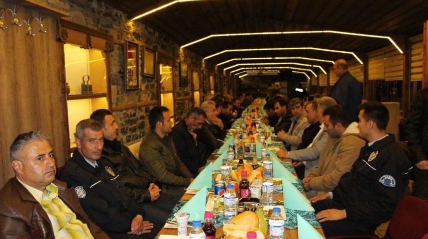 Başkan Tutal&rsquo;dan Emniyet G&uuml;&ccedil;lerine Yemek