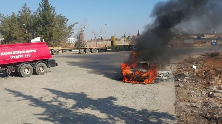 (&ouml;zel Haber) Seyir Halindeki Otomobil K&uuml;le D&ouml;nd&uuml;