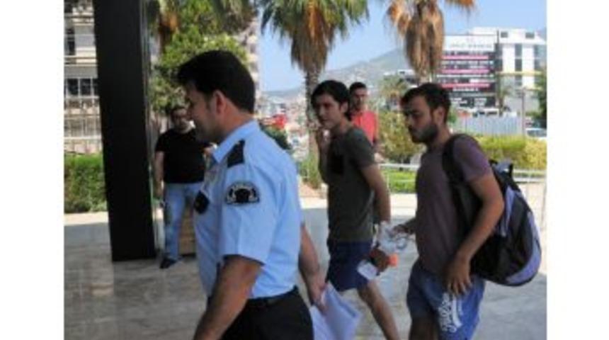 Giyim Hırsızları Yakalandı