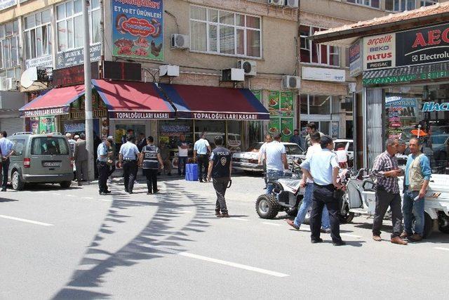 Chp’li Milletvekil Adayı Şener, Polis Eşliğinde Esnaf Ziyareti Gerçekleştirdi