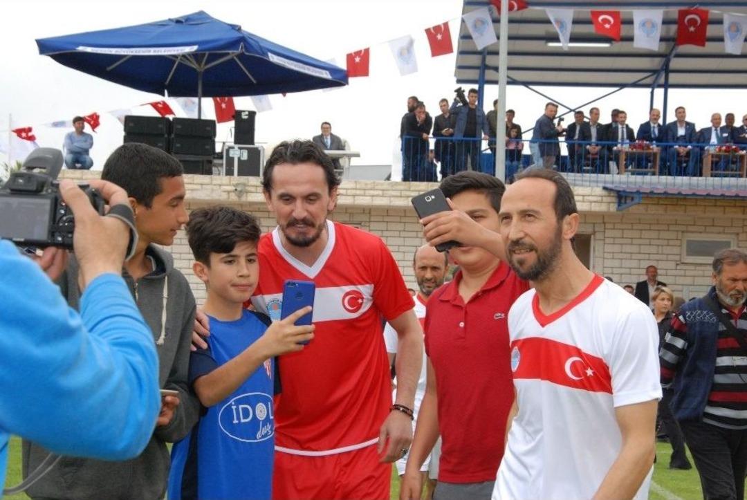 &Uuml;nl&uuml; İsimler Ş&ouml;hretler Ma&ccedil;ında Buluştu