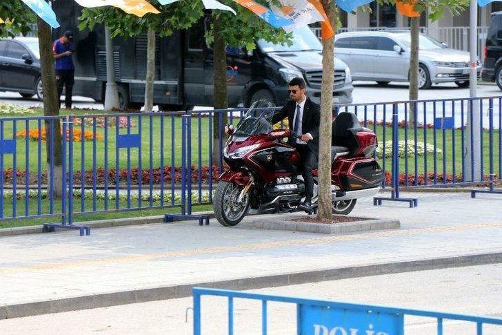 Kenan Sofuoğlu, Miting Alanına Lüks Motosikletiyle Geldi G1