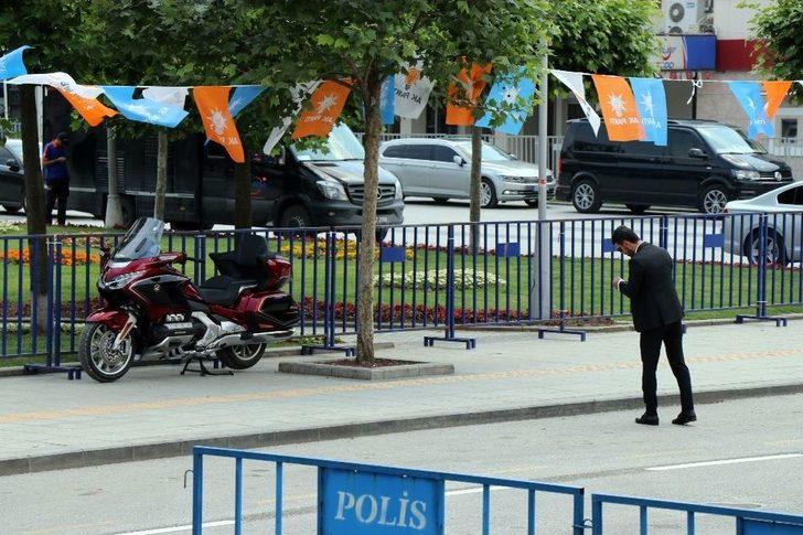 Kenan Sofuoğlu, Miting Alanına Lüks Motosikletiyle Geldi G2