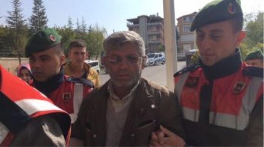 Eşini, Oğlunu Ve Kayınpederini Bı&ccedil;aklayan Şahıs Tutuklandı