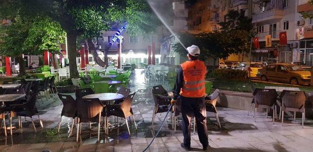 Şehzadeler’de Ekipler Sabahın İlk Işıklarına Kadar Görev Başında