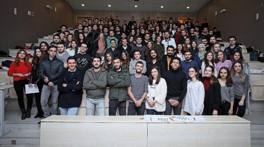 &Uuml;niversiteli Abla Ve Ağabeylerinden İlk Ve Orta&ouml;ğretim &Ouml;ğrencilerine Hediye Kitap