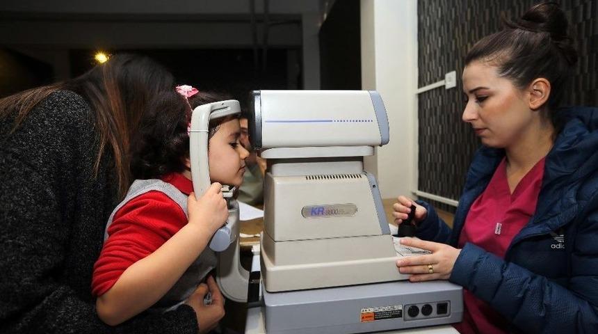 Yenimahalleli &Ccedil;ocuklara &Uuml;cretsiz G&ouml;z Taraması