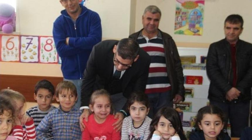 Okul &Ouml;ncesi &Ouml;ğrencilere Eğitici Materyal Ve Oyuncak Desteği