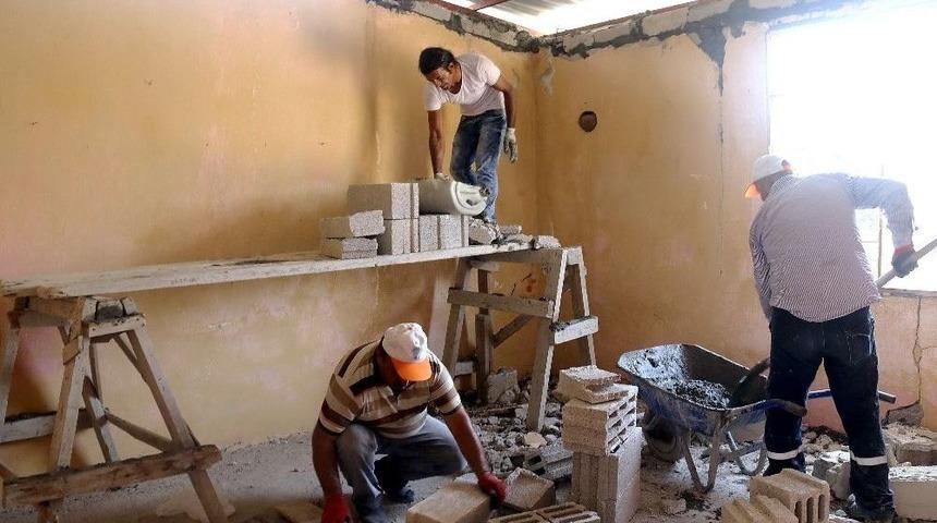 Akdeniz&rsquo;de İhtiya&ccedil; Sahibi Vatandaşların Evleri Yenileniyor