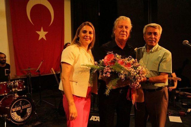 Kuşadası Belediyesi’nden Nazım Hikmet’i Anma Konseri