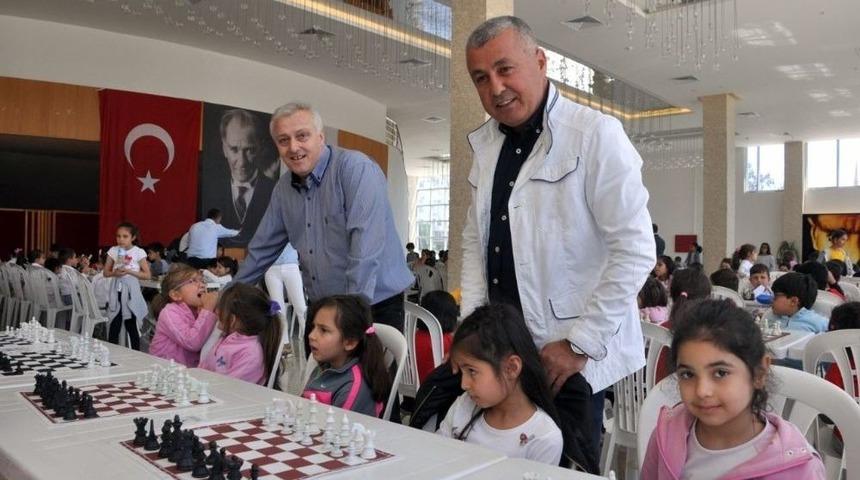 Manavgat Belediyesi&rsquo;nden 23 Nisan Satran&ccedil; Turnuvası