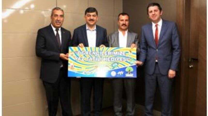 Şehitkamil&rsquo;den &Ouml;ğrencilere Eğlenceli Karne Hediyesi